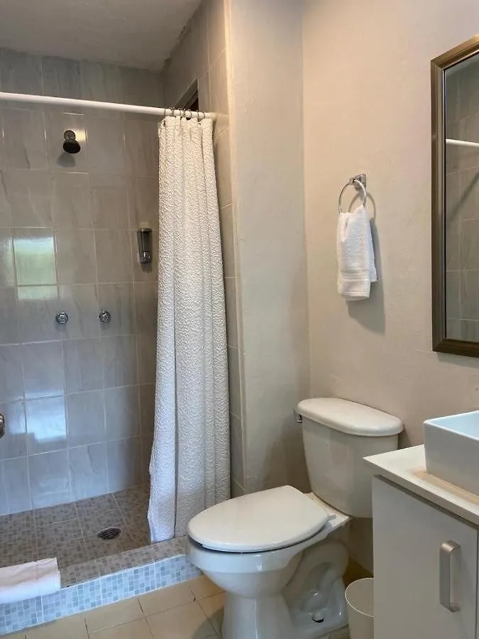 Hermoso Condominio Recien Remodelado Con Alberca Y Super Ubicacion Cancun